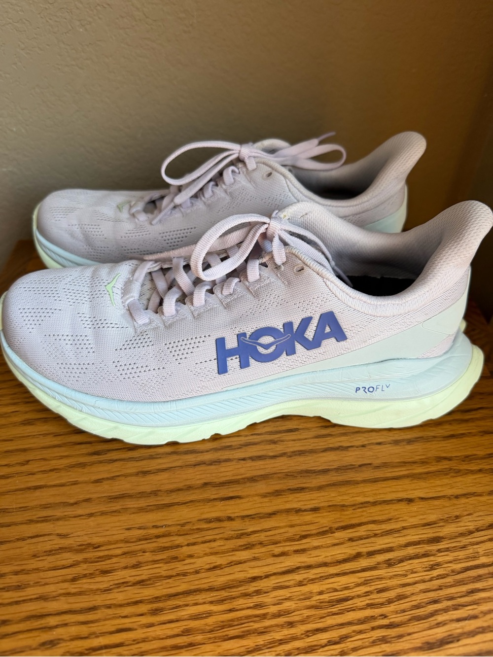 Hoka One One Mach 4 Women's light purple Running Shoes with Dark purple Logo